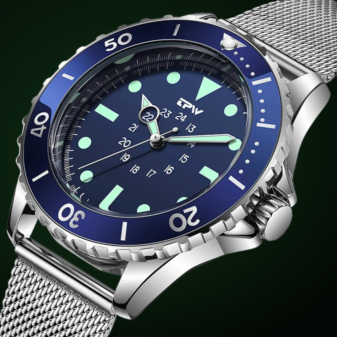 Tactical field watch in dive style