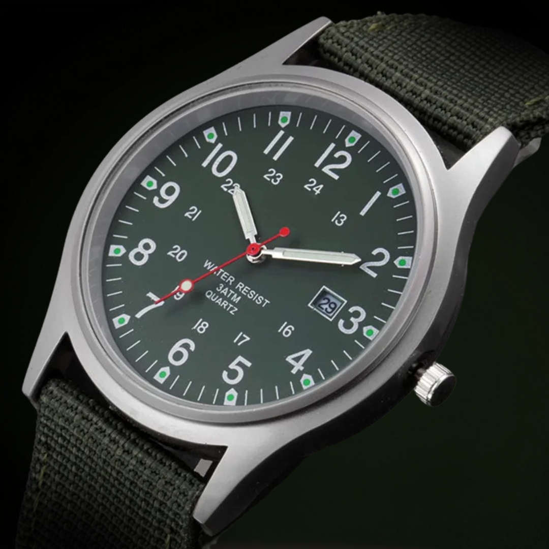 Casual wristwatch with military inspiration