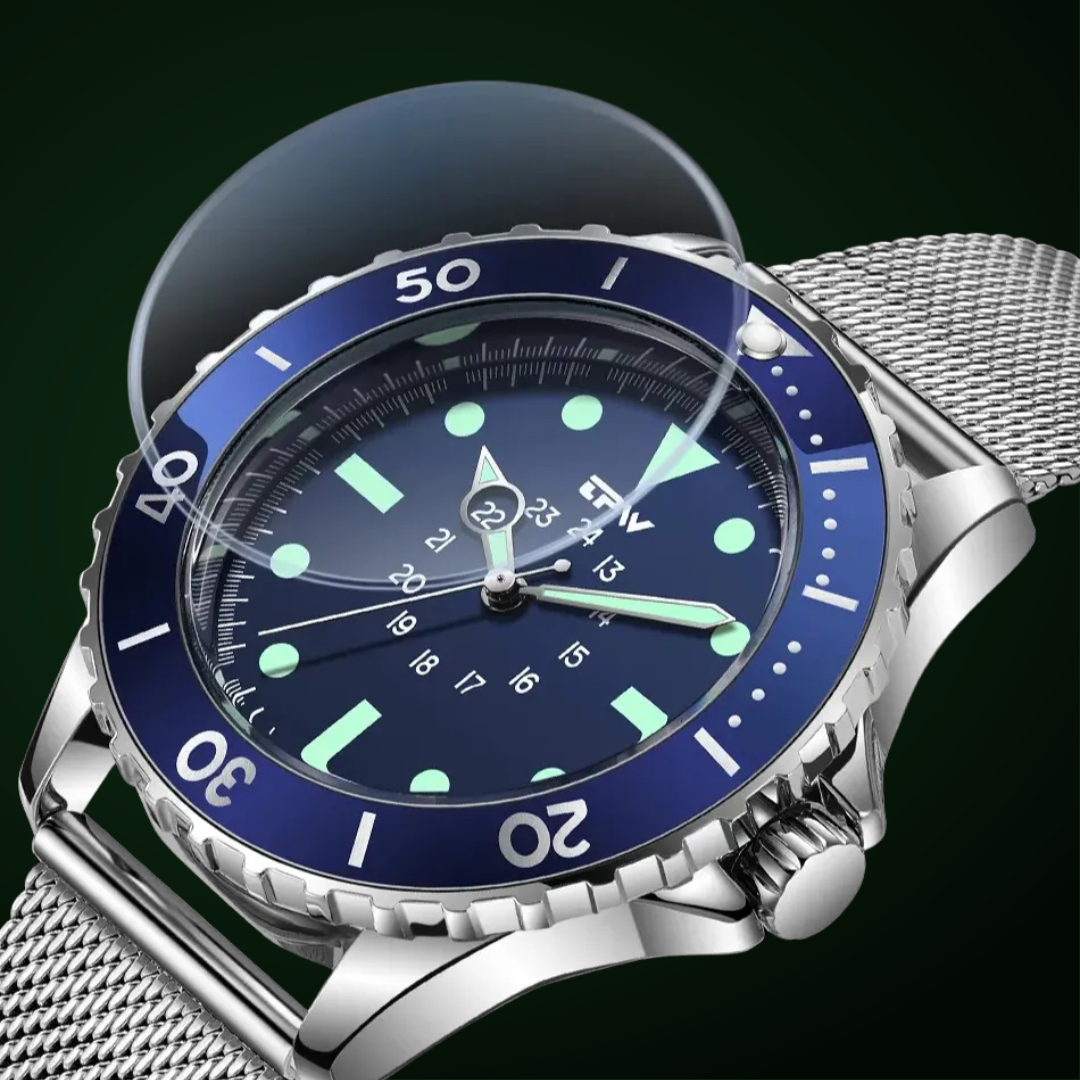 Tactical field watch in dive style