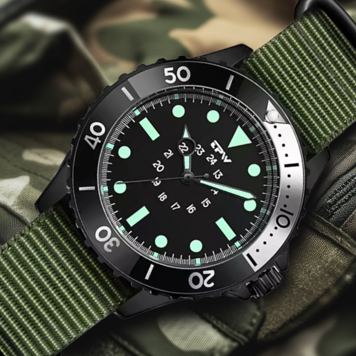 Tactical field watch in dive style