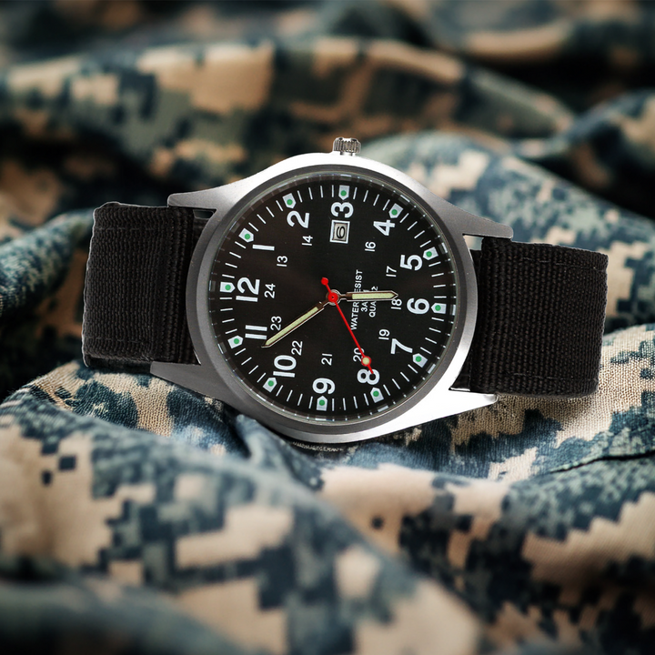 Casual wristwatch with military inspiration