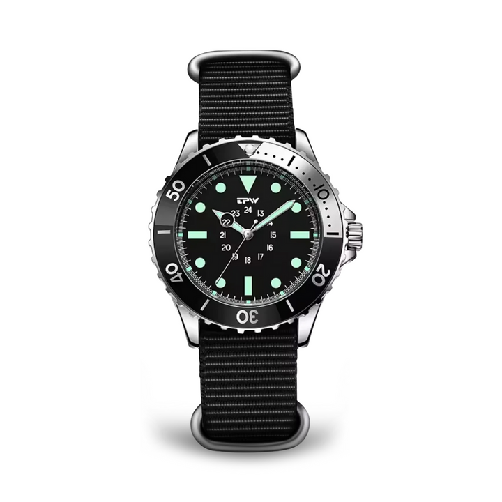 Tactical field watch in dive style