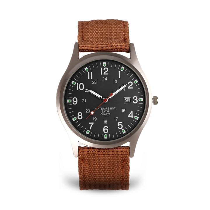 Casual wristwatch with military inspiration